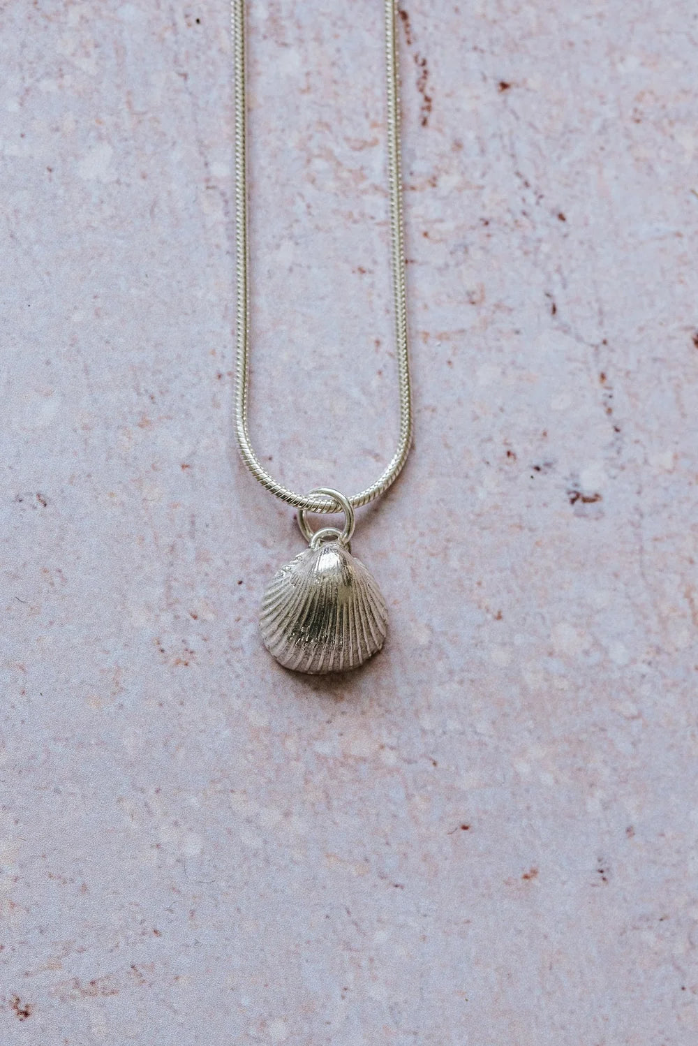 Fine silver cockleshell pendant necklace on 16-inch chain